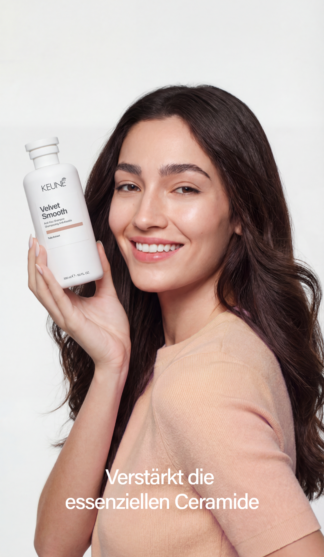 Velvet Smooth 2Phase Spray: Bestes Haarspray mit veganem Keratin für Frizz-Kontrolle. Bietet Anti-Feuchtigkeitseffekt und stellt Feuchtigkeit in frizzigem Haar wieder her.